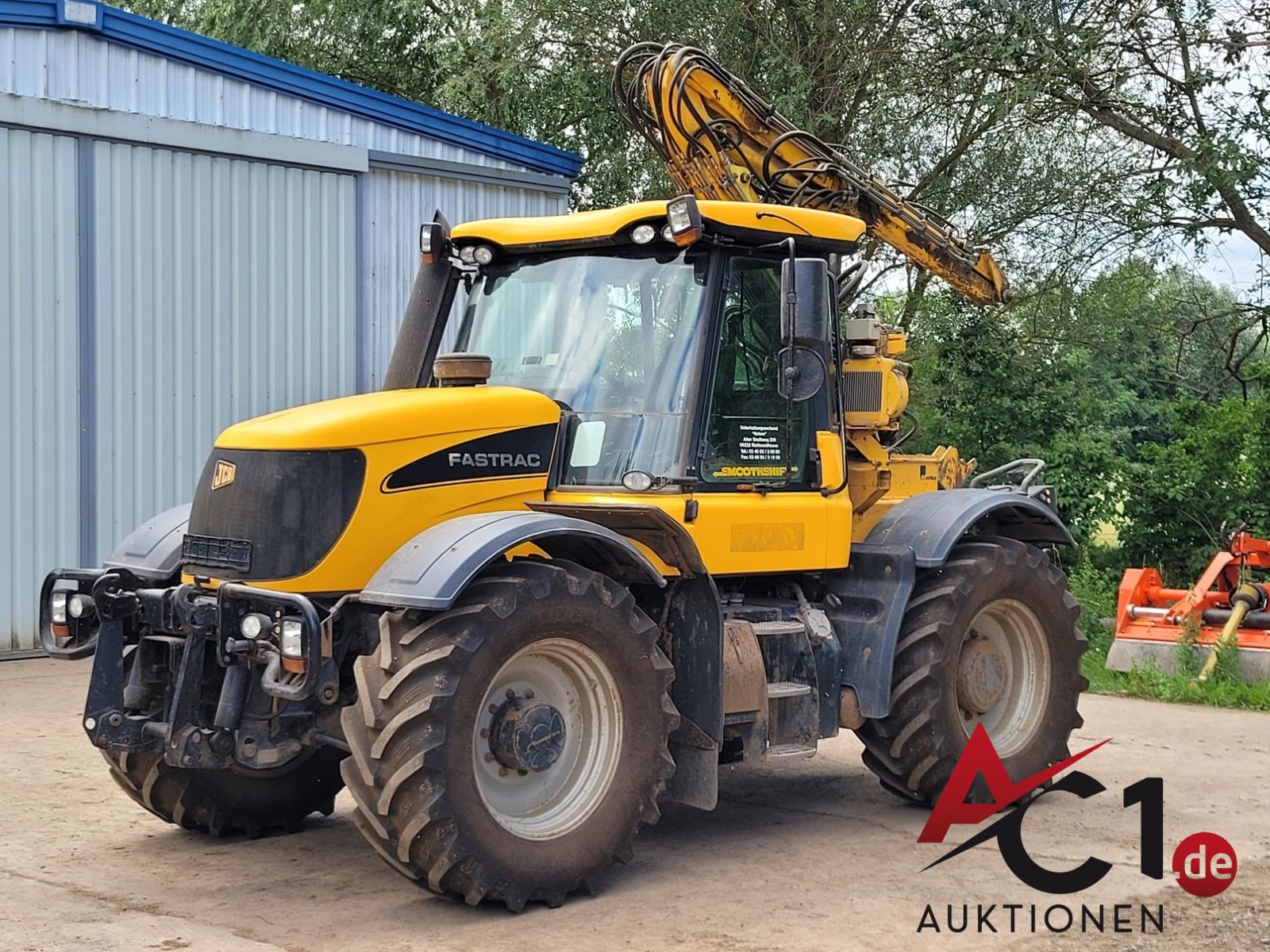 Ackerschlepper/Geräteträger JCB 3220 4x4 inkl. Auslegerarm Herder BK 240